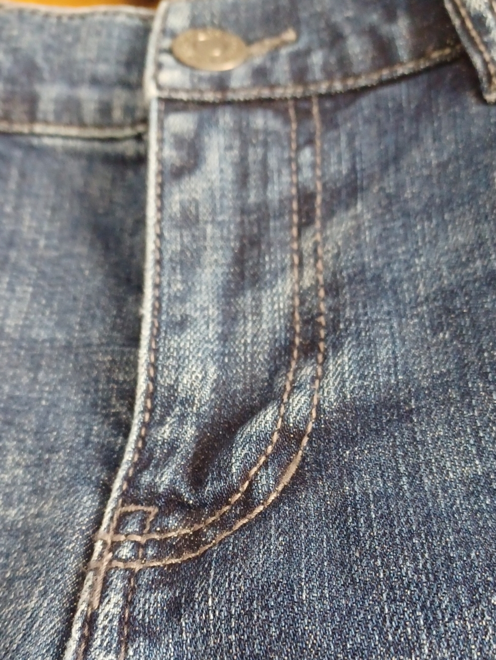 Cabi Soho Cropped Jeans Sz.4. Rear Stitched Seam. L.26.5". R.9.5". W.27". - Picture 7 of 8